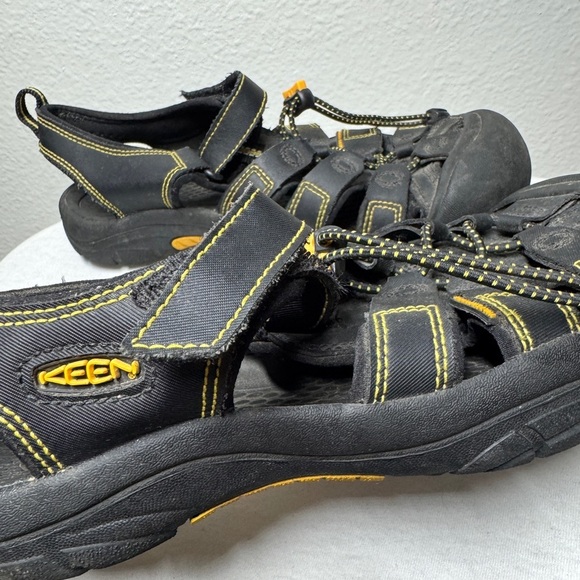 Keen Men’s Newport H2 Closed Toe Black Yellow Outdoor Rugged Sandals Size 6 - Picture 3 of 13